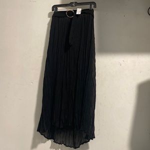 Women 1X black skirt